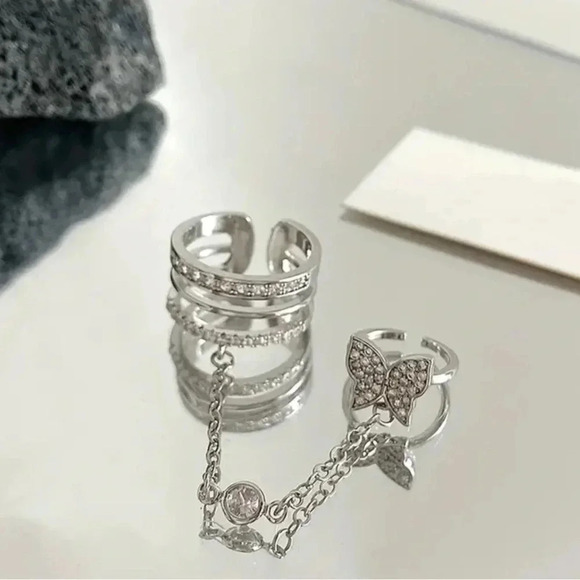 NWOT Adjustable Rhinestone Butterfly Tassle Ring Set - Picture 4 of 7